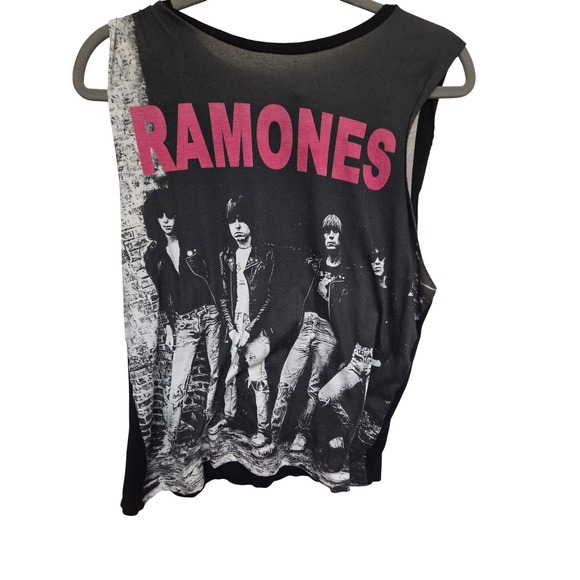 Y2K‎ Vintage Ramones Band Graphic Tank Top Punk Rock Music Sleeveless Tee - Picture 1 of 5